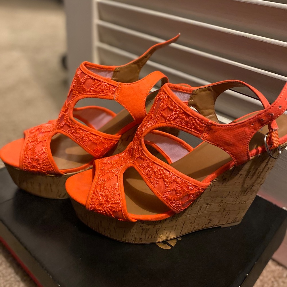 Bright Orange Lace print peep toe wedge Sz.8